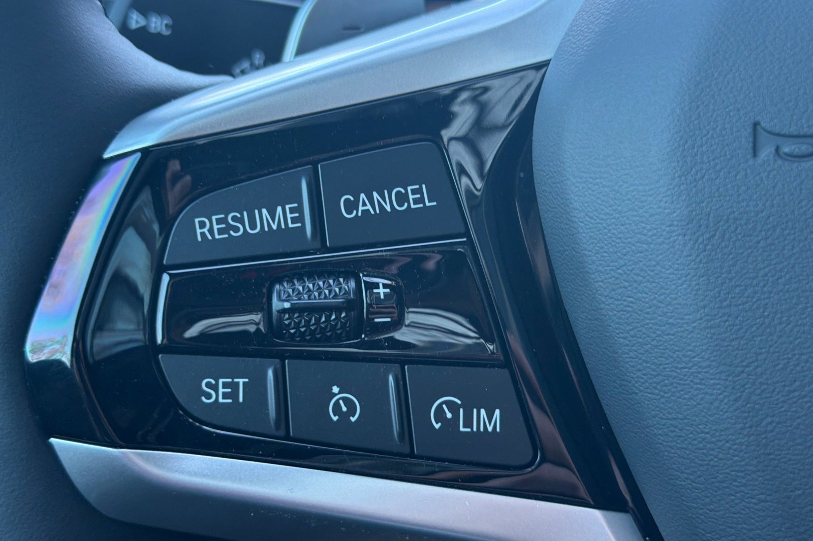 Used 2025 BMW 330i Sedan w/ Premium Package image 31