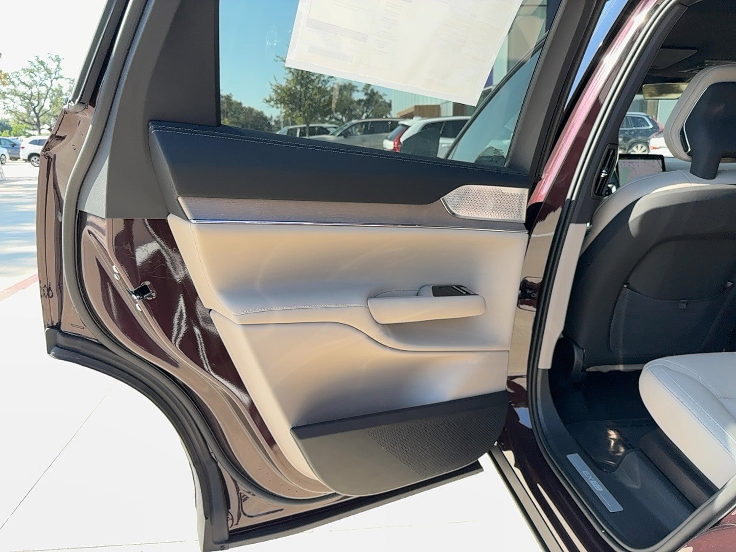 Certified 2025 Volvo EX90 Ultra w/ Protection Package Premier image 15