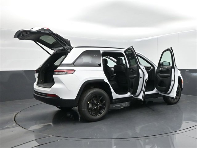 New 2025 Jeep Grand Cherokee Altitude image 60