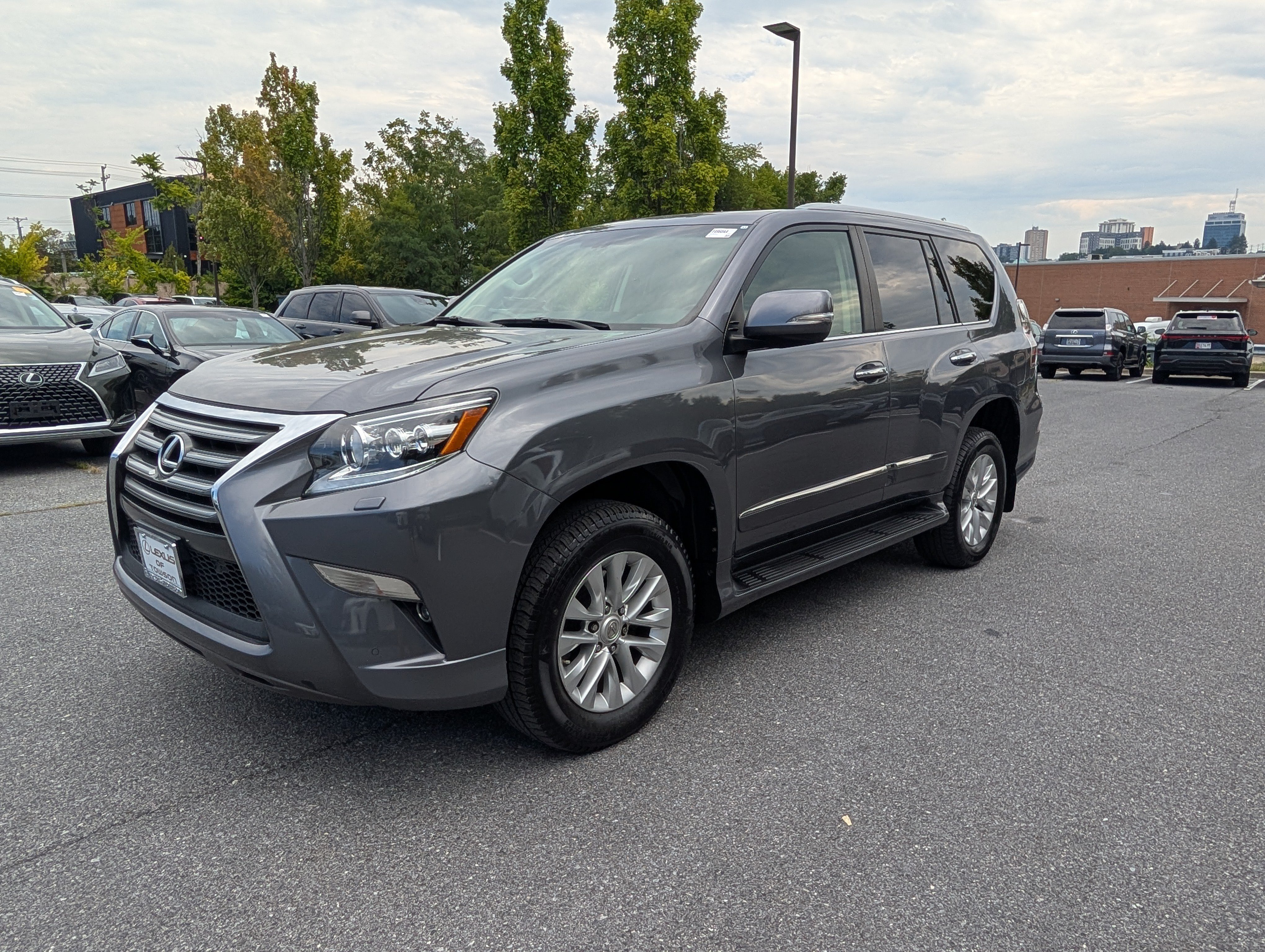 Used 2017 Lexus GX 460 Premium w/ Premium Package AWD/4WD image 5