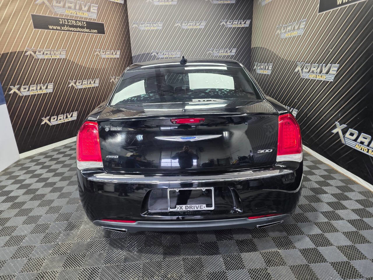 Used 2018 Chrysler 300 Touring L AWD/4WD image 14