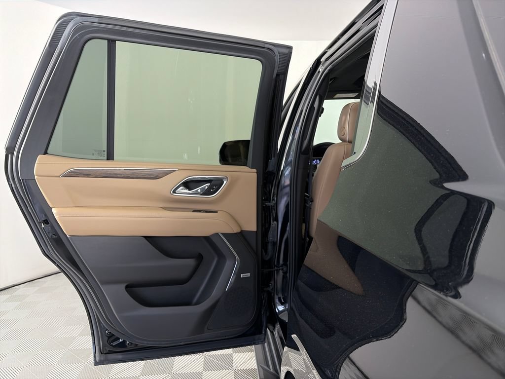 Used 2021 Chevrolet Tahoe Premier w/ Premium Package AWD/4WD image 12