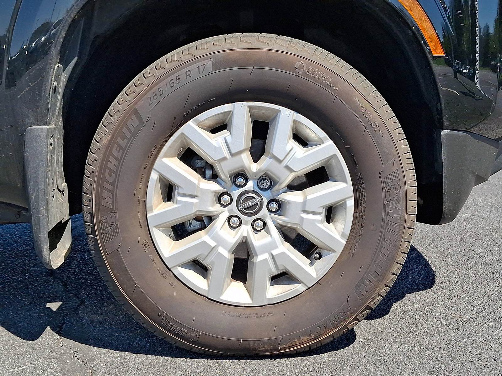 Used 2024 Nissan Frontier SV w/ Technology Package image 8