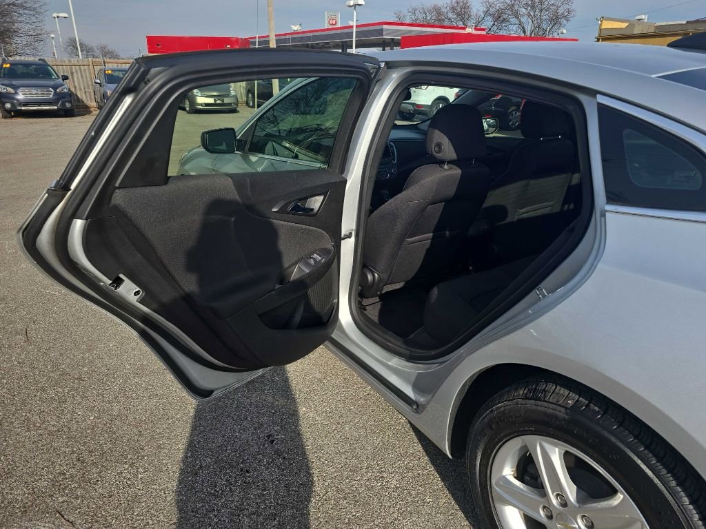 Used 2021 Chevrolet Malibu LS image 23