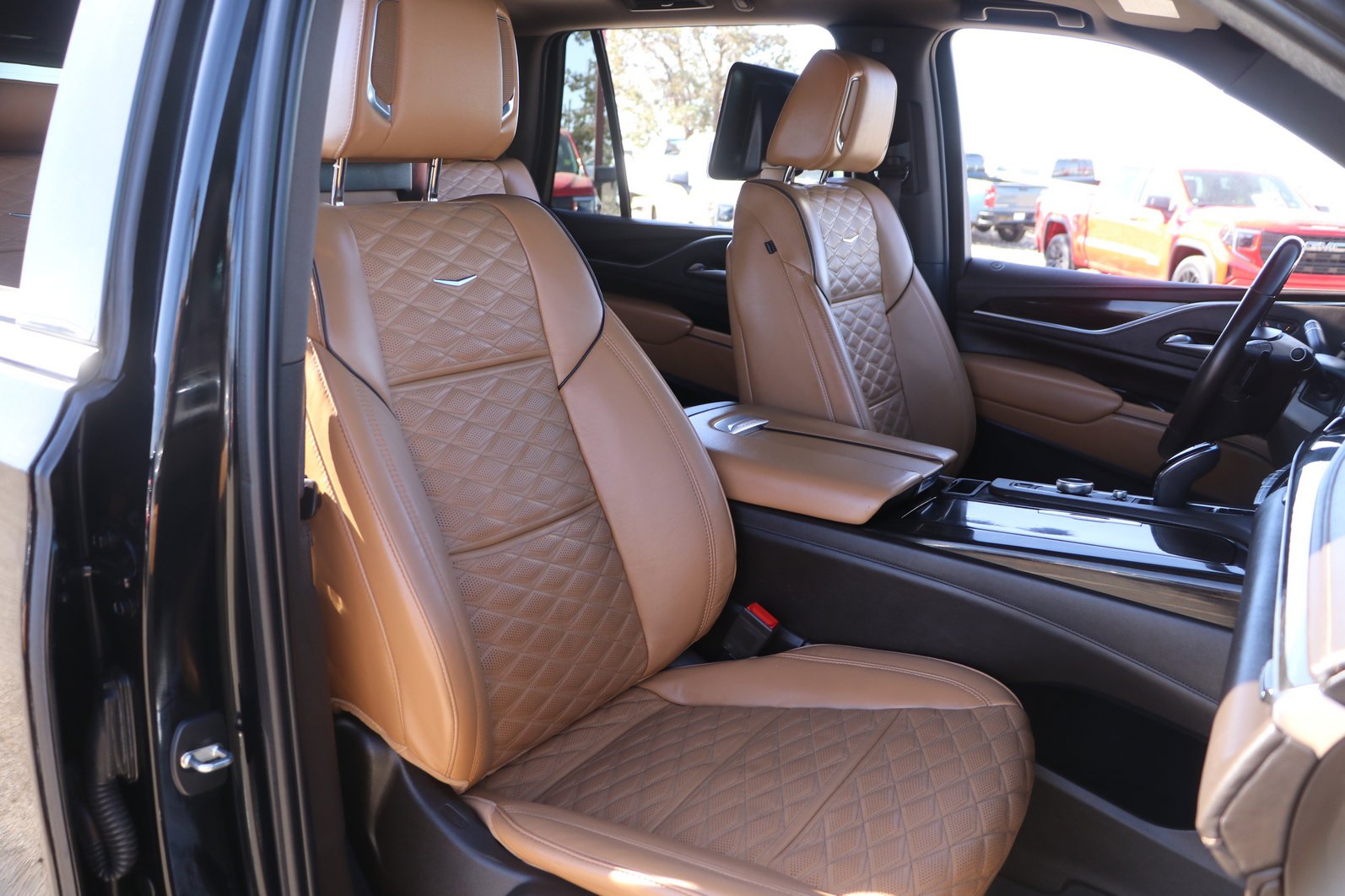 Used 2021 Cadillac Escalade Premium Luxury image 36