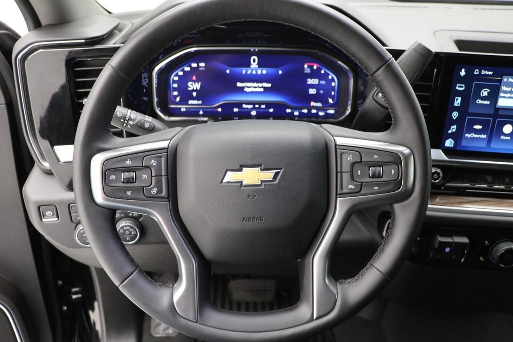 Used 2025 Chevrolet Silverado 2500 LT w/ Convenience Package AWD/4WD image 12