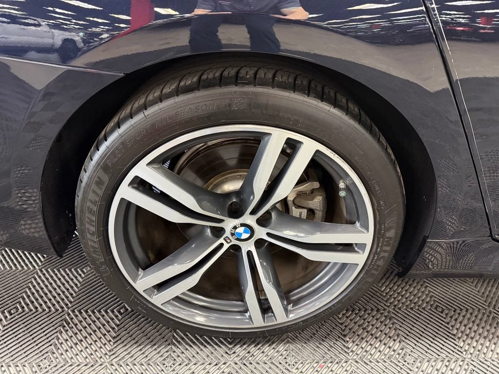Used 2019 BMW 740i w/ M Sport Package RWD image 19
