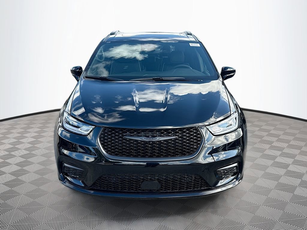 New 2026 Chrysler Pacifica Limited w/ S Appearance Package image 2