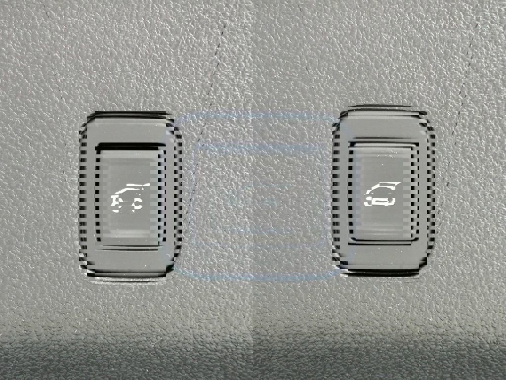 Certified 2024 Cadillac Escalade ESV Sport Platinum w/ LPO, ONYX Package image 35