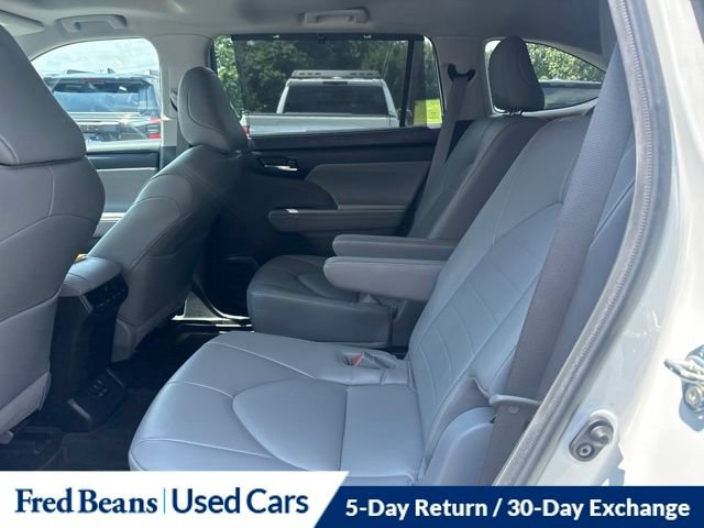 Used 2022 Toyota Highlander XLE AWD/4WD image 22