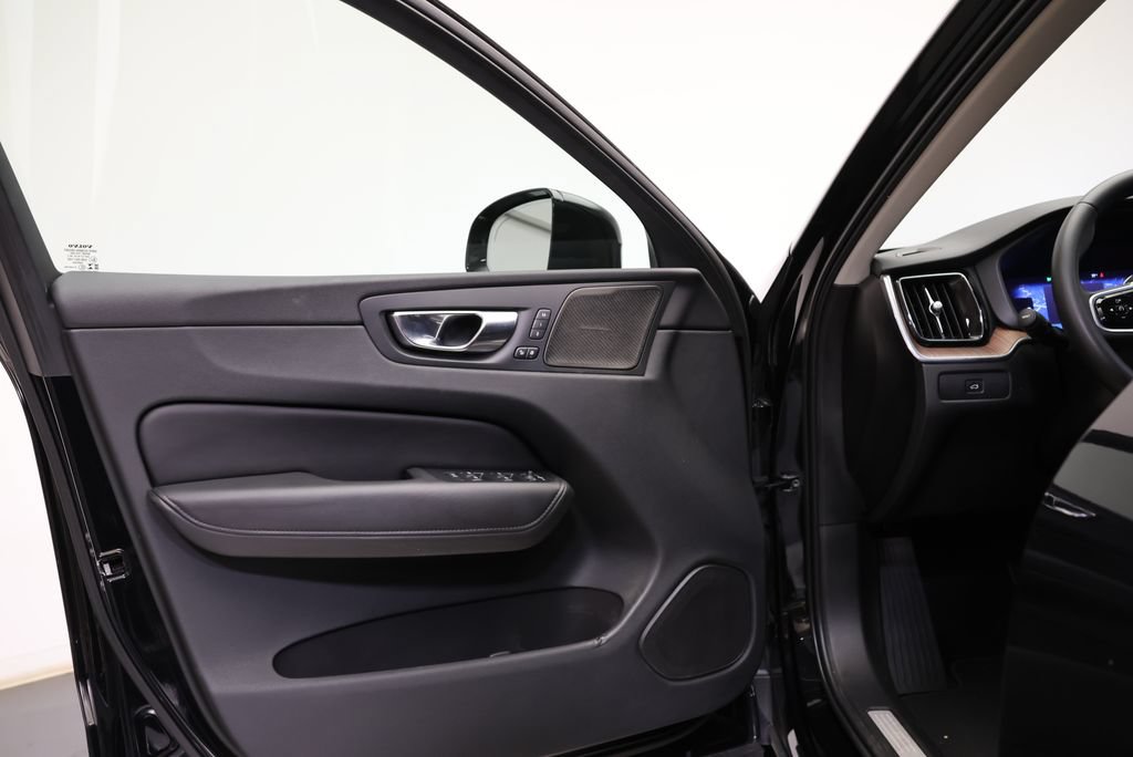 Used 2023 Volvo XC60 B5 Plus w/ Protection Package Premier AWD/4WD image 26