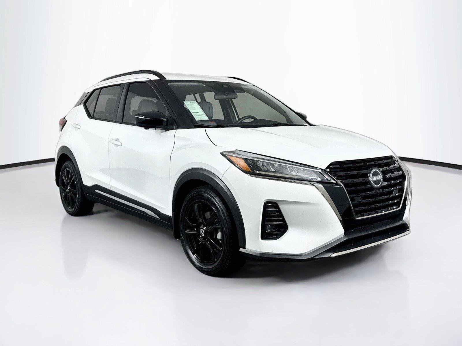 Used 2023 Nissan Kicks SR w/ SR Premium Package FWD image 9