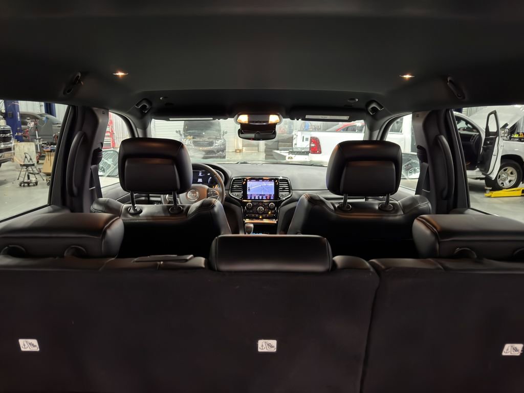 Used 2019 Jeep Grand Cherokee Laredo w/ Laredo X Package image 9