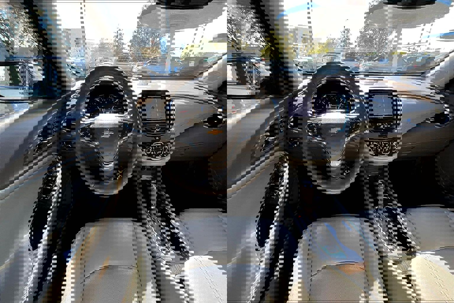 Used 2017 Chevrolet Malibu Premier w/ Driver Confidence Package FWD image 14