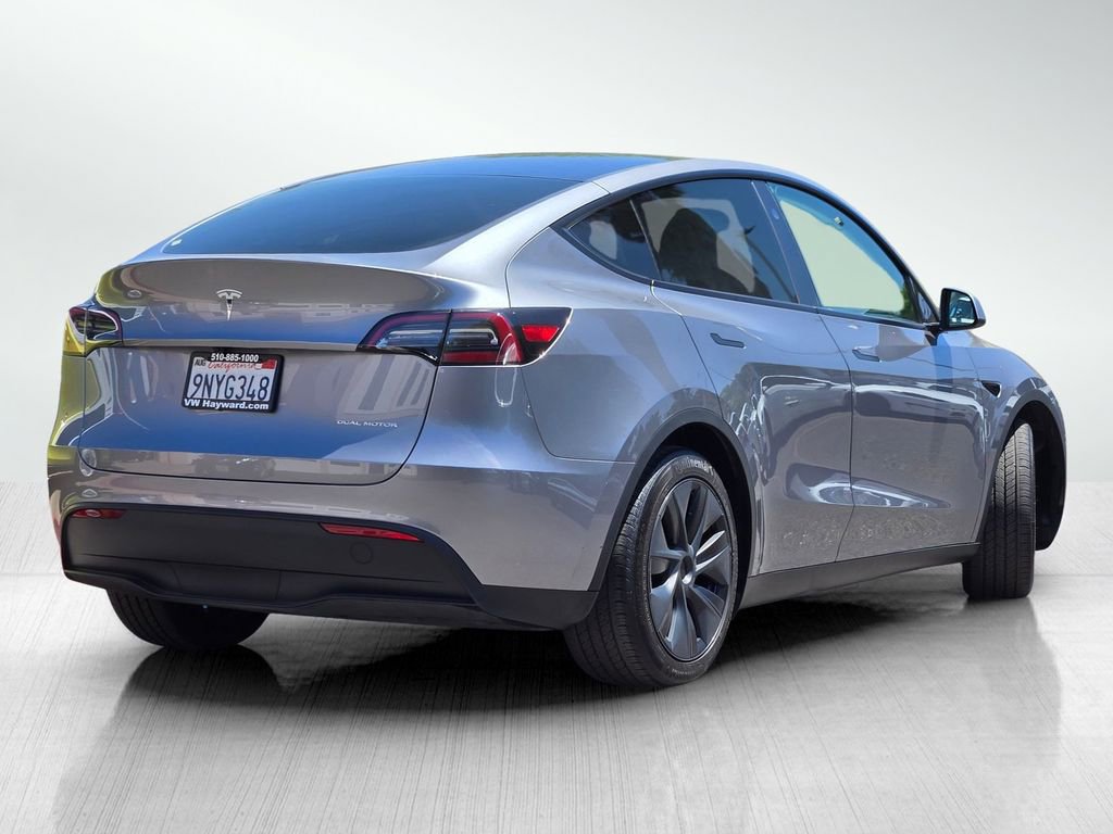 Used 2024 Tesla Model Y Long Range AWD/4WD image 5