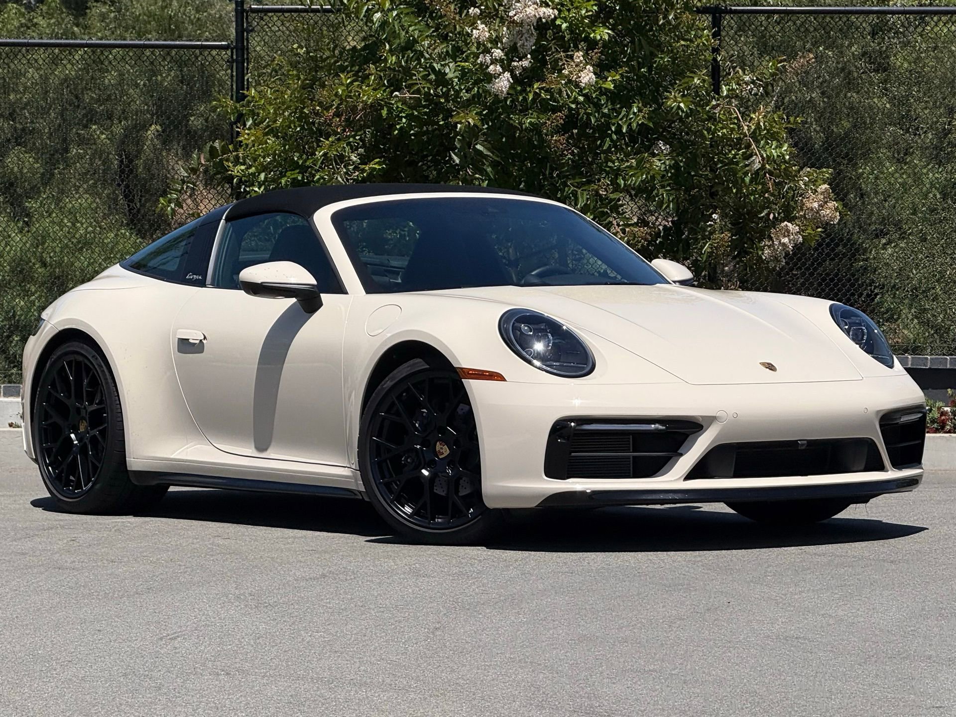 Certified 2024 Porsche 911 Targa 4 AWD/4WD image 9