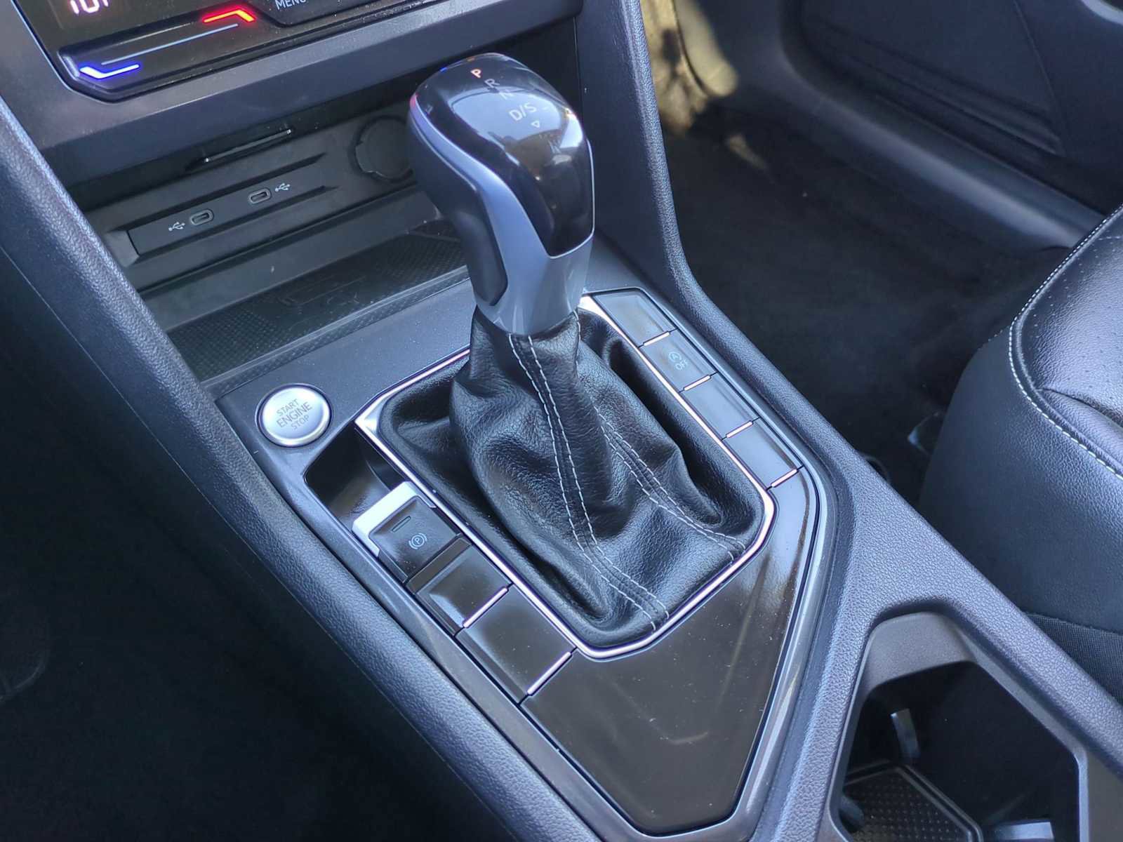 Used 2024 Volkswagen Tiguan SE image 15