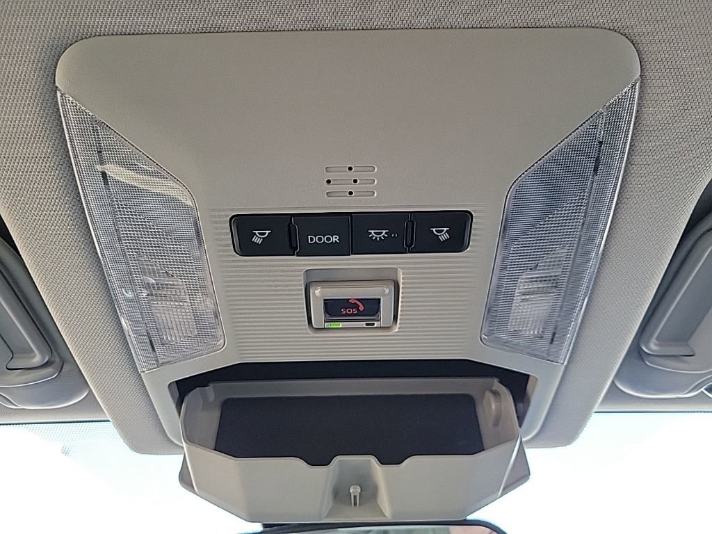 Used 2025 Toyota RAV4 XLE image 18