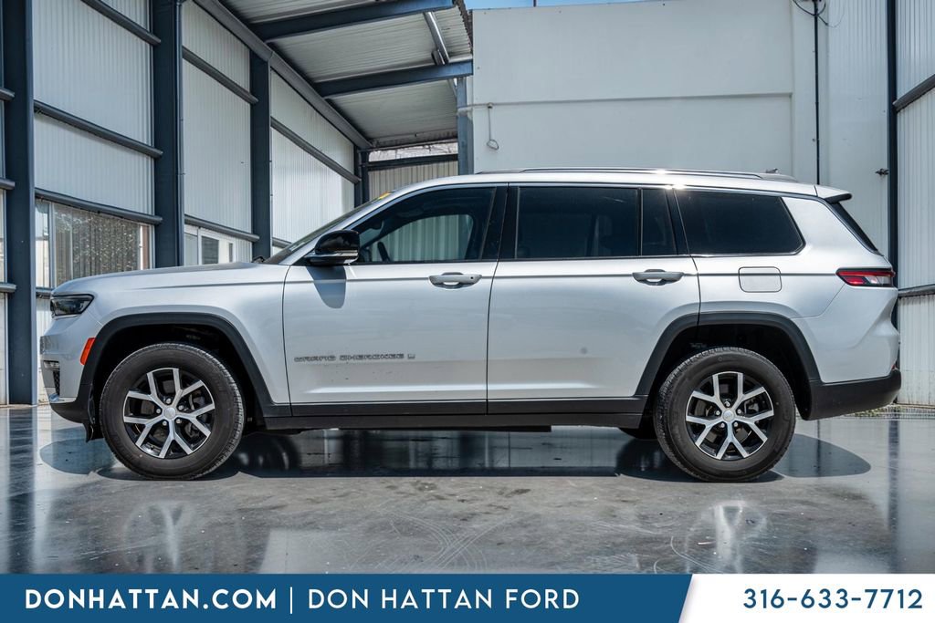 Used 2023 Jeep Grand Cherokee L Limited AWD/4WD image 2