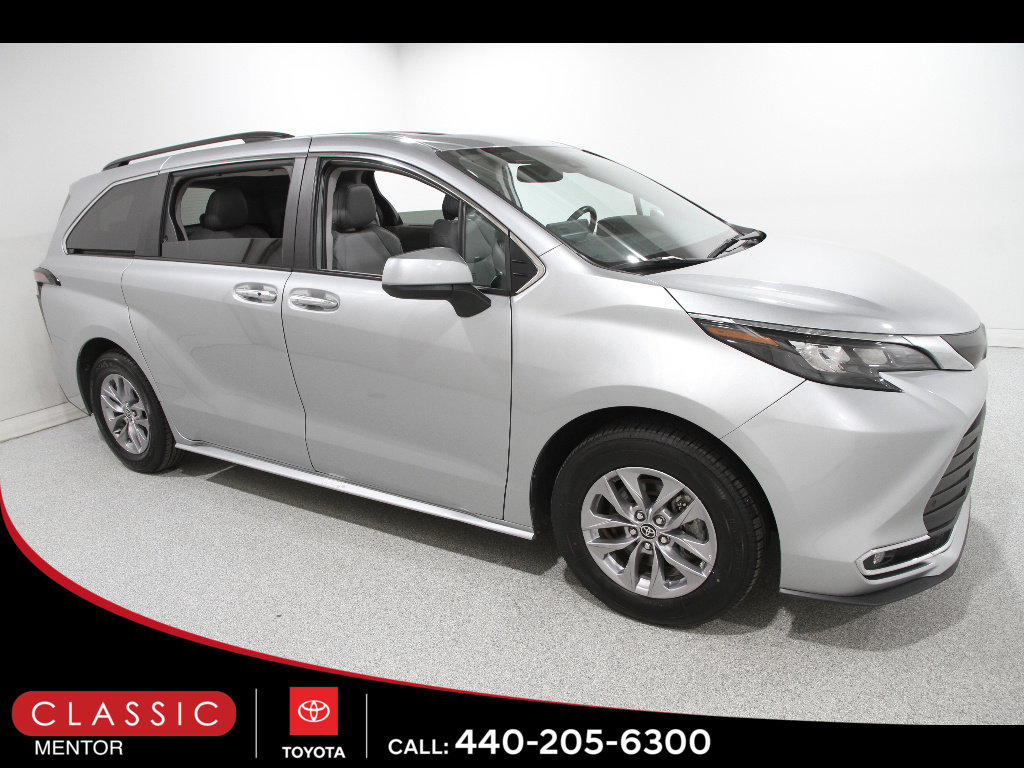 Certified 2024 Toyota Sienna XLE FWD image 1
