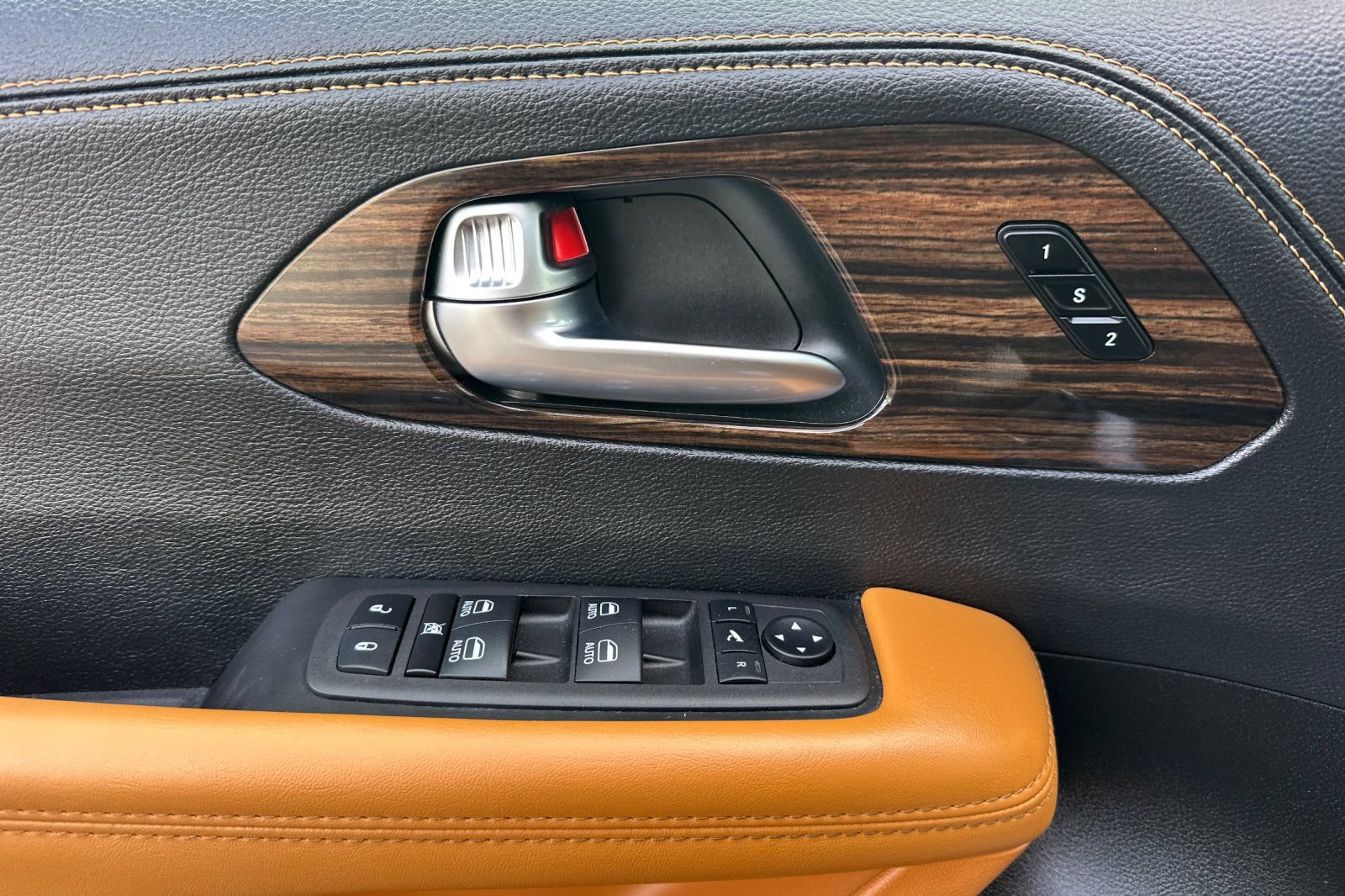 Used 2023 Chrysler Pacifica Pinnacle FWD image 10