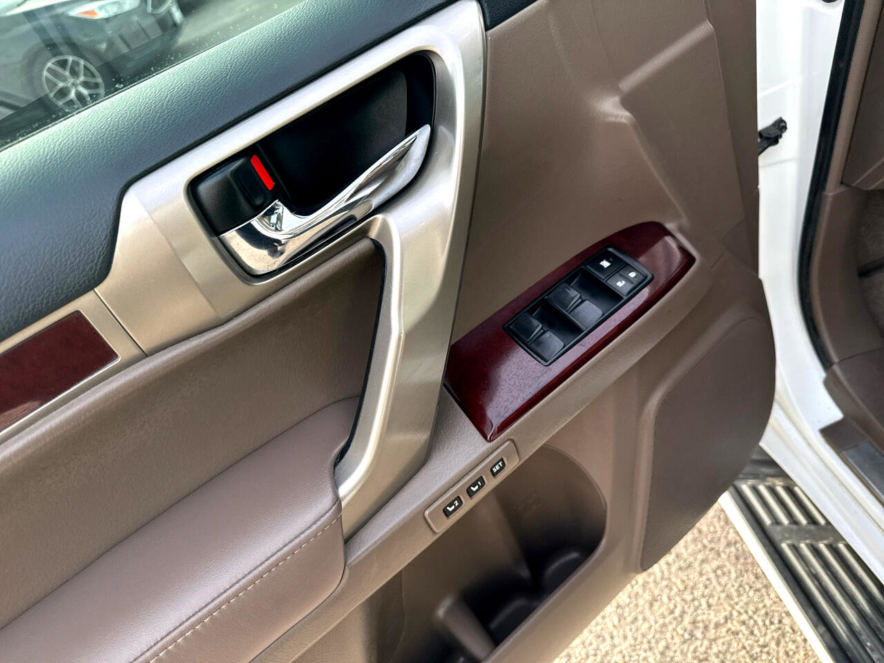 Used 2018 Lexus GX 460 Luxury w/ Preferred Accessory Package image 14