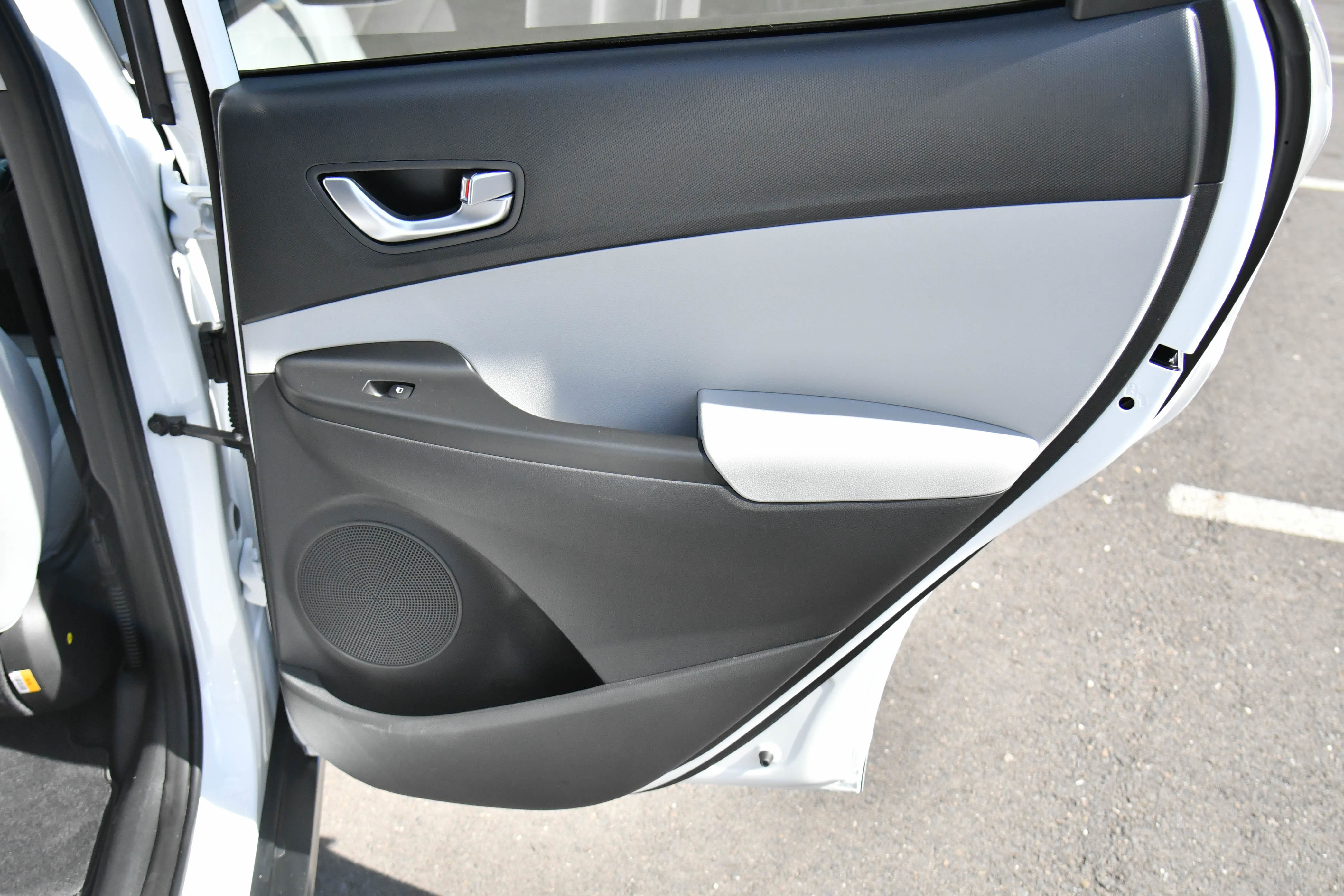 Used 2023 Hyundai Kona SE image 38