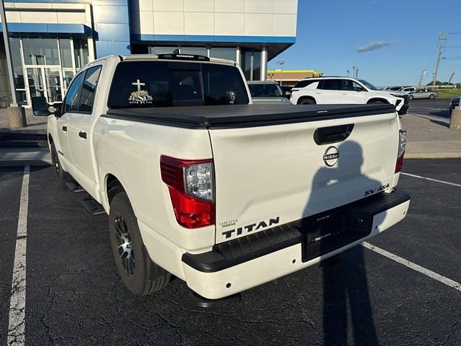 Used 2024 Nissan Titan SV w/ SV Convenience Package AWD/4WD image 8