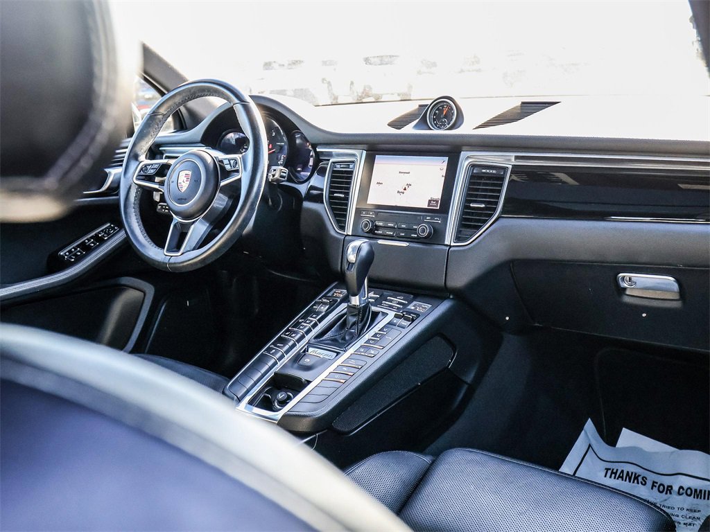 Used 2018 Porsche Macan Base image 23