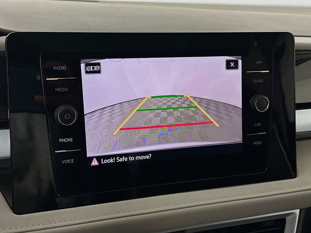 Used 2025 Volkswagen Taos SE image 18