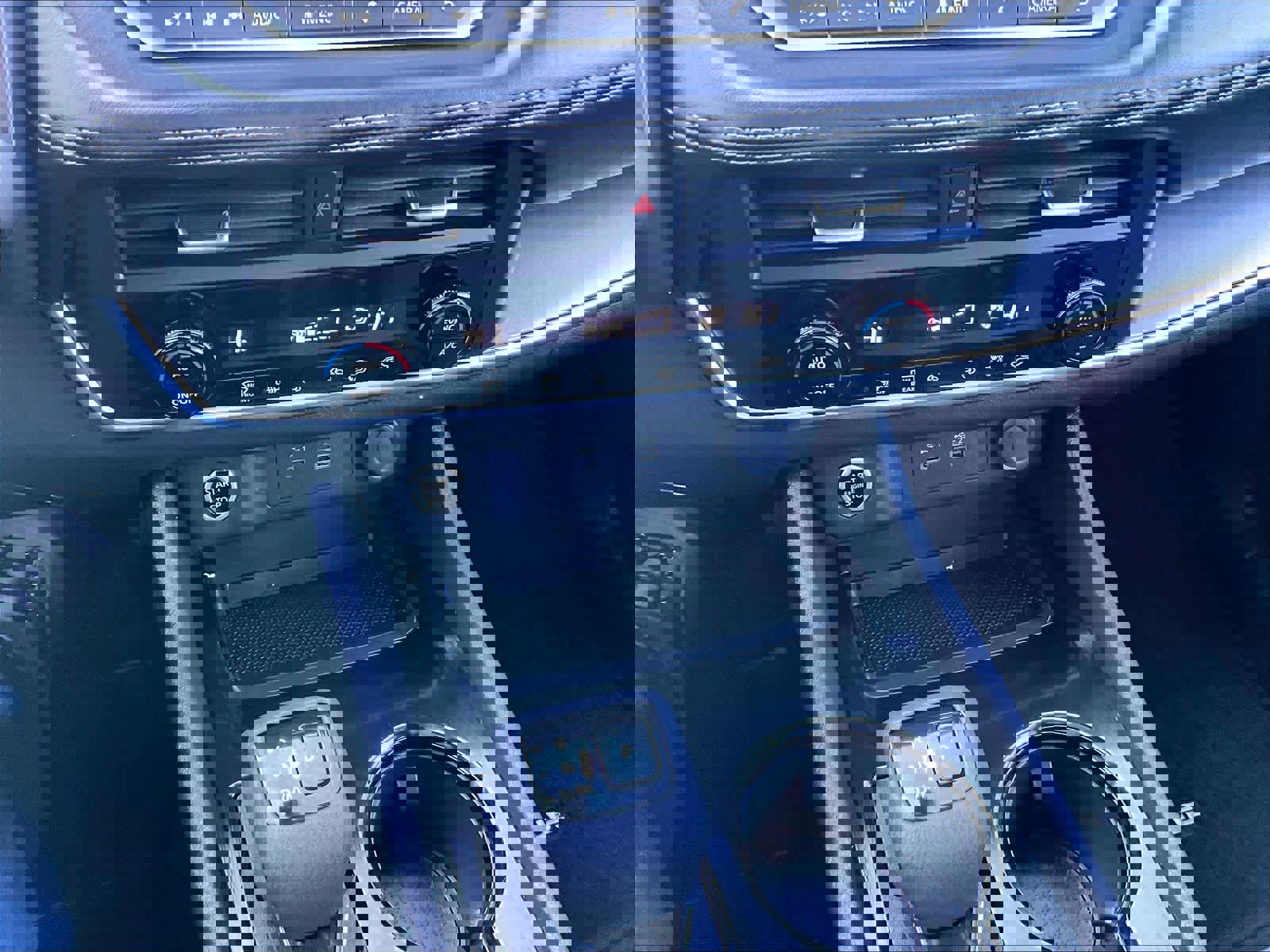 Used 2023 Nissan Rogue SV image 27