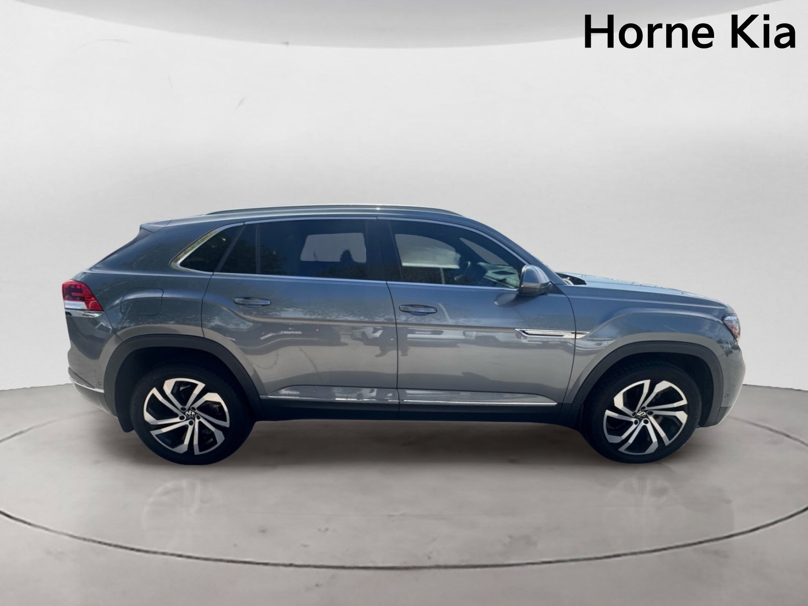 Used 2020 Volkswagen Atlas Cross Sport SEL Premium AWD/4WD image 3