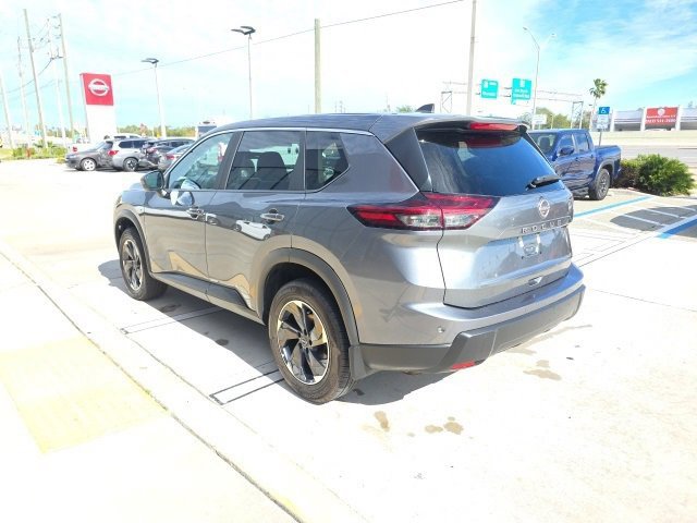 Used 2025 Nissan Rogue SV image 6