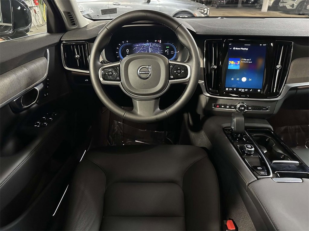 Used 2025 Volvo S90 T8 Plus image 2