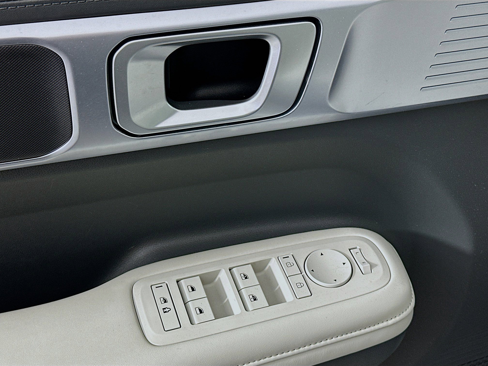 Used 2025 Hyundai Santa Fe SEL image 15