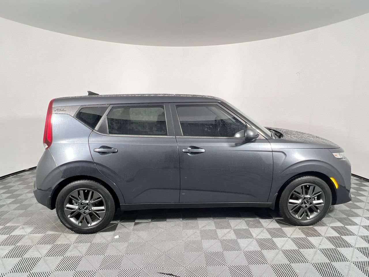 Used 2022 Kia Soul EX FWD image 2