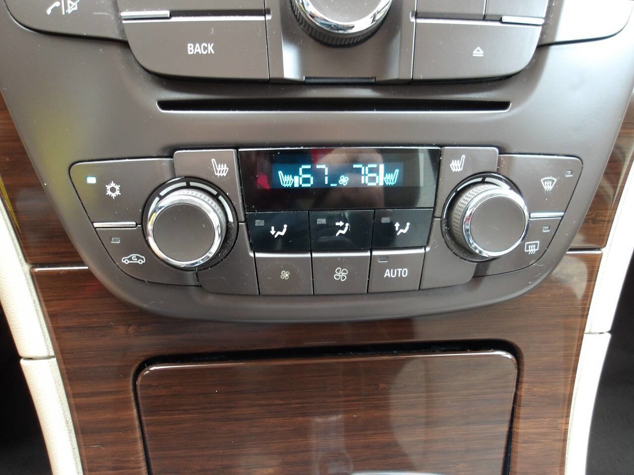 Used 2011 Buick Regal CXL image 12