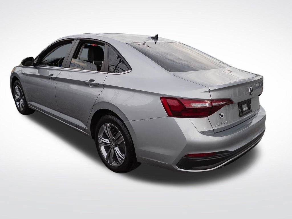 Used 2023 Volkswagen Jetta SE FWD image 4