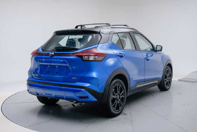 Used 2023 Nissan Kicks SR w/ SR Premium Package FWD image 5