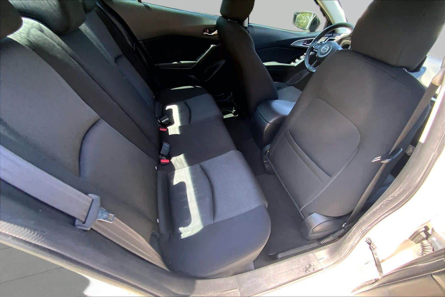 Used 2018 MAZDA MAZDA3 Sport FWD image 19