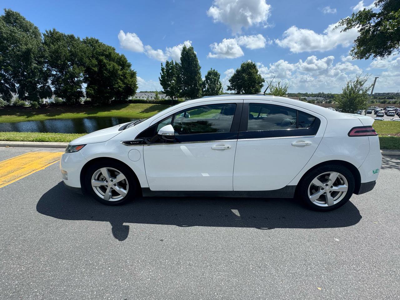 Used 2014 Chevrolet Volt w/ Enhanced Safety Package 1 FWD image 9