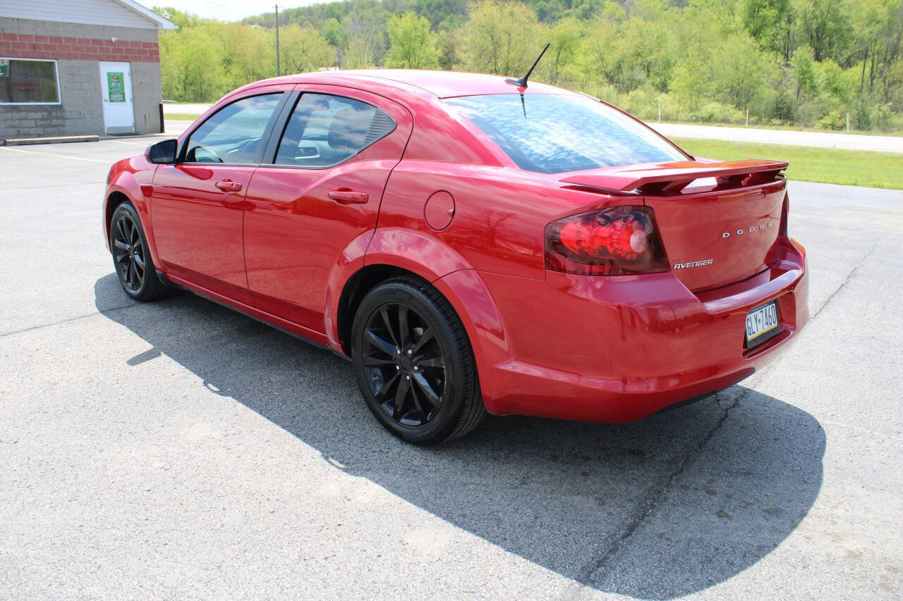 Used 2013 Dodge Avenger SXT w/ Blacktop Pkg FWD image 3