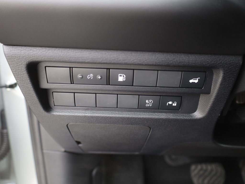 New 2025 Mitsubishi Outlander SE image 32