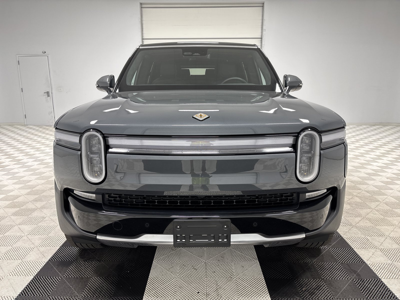 Used 2025 Rivian R1S Adventure AWD/4WD image 8