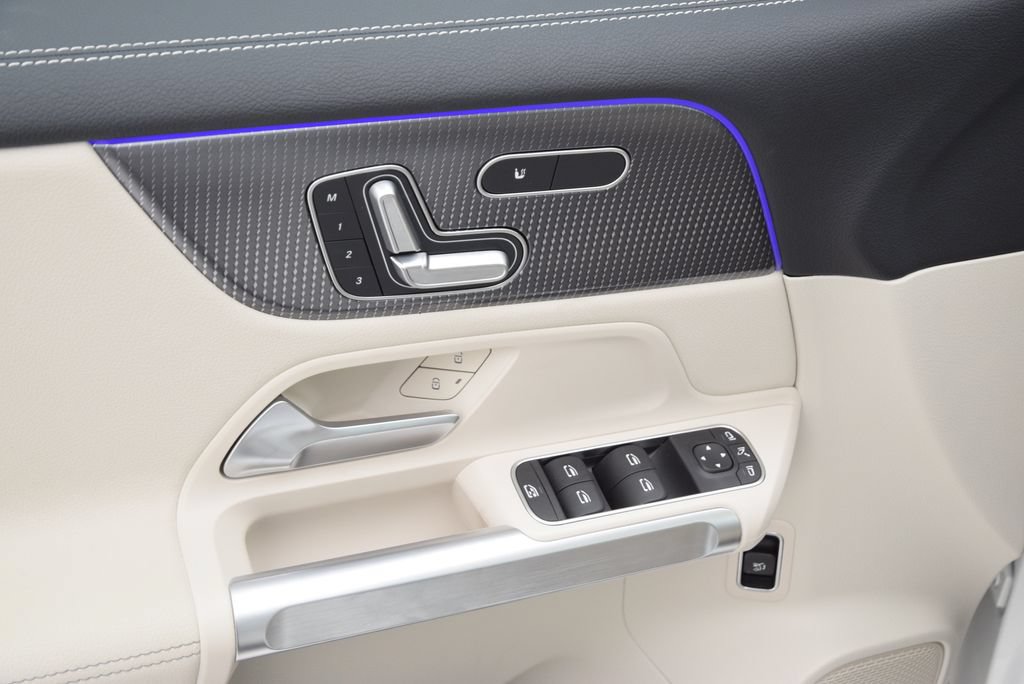 Certified 2023 Mercedes-Benz EQB 300 4MATIC w/ Exclusive Package image 22