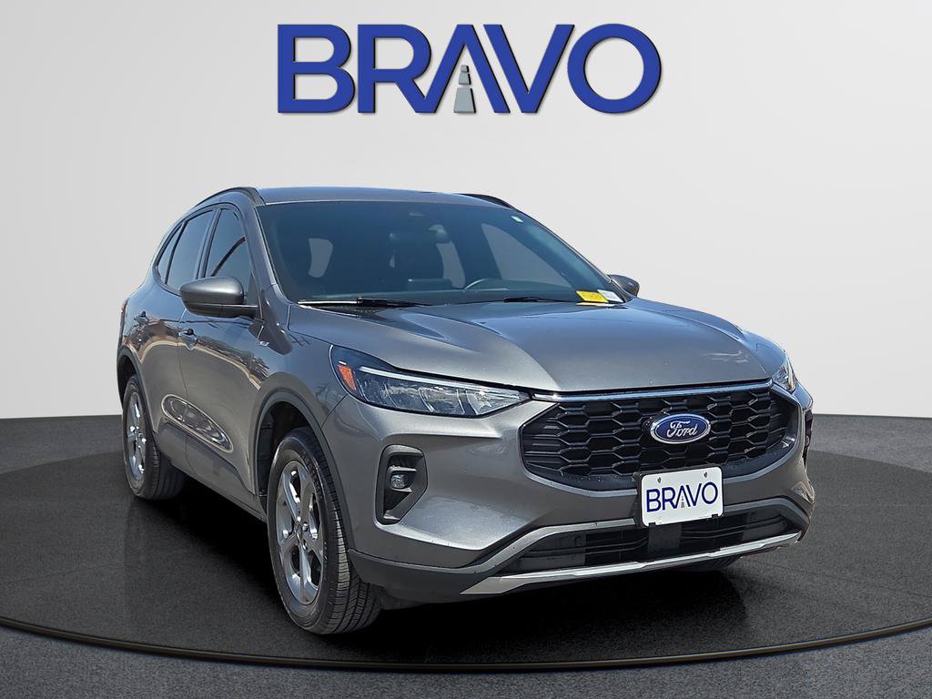 Used 2025 Ford Escape ST-Line Select AWD/4WD image 2