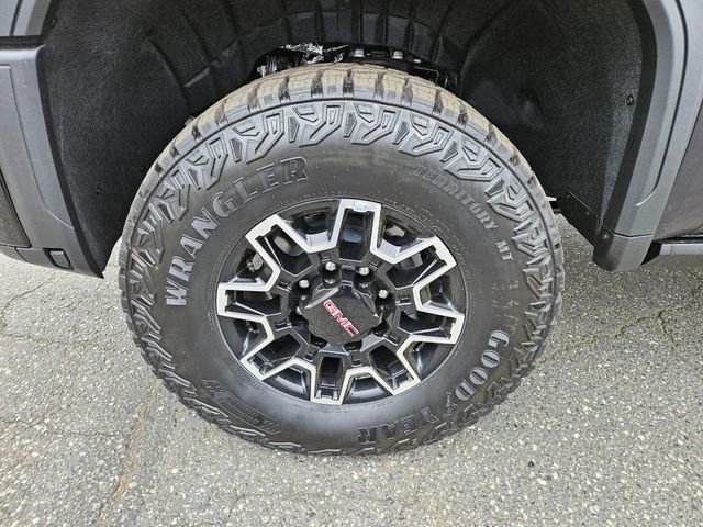 New 2026 GMC Sierra 2500 AT4X w/ LPO, Black Badging Package AWD/4WD image 9