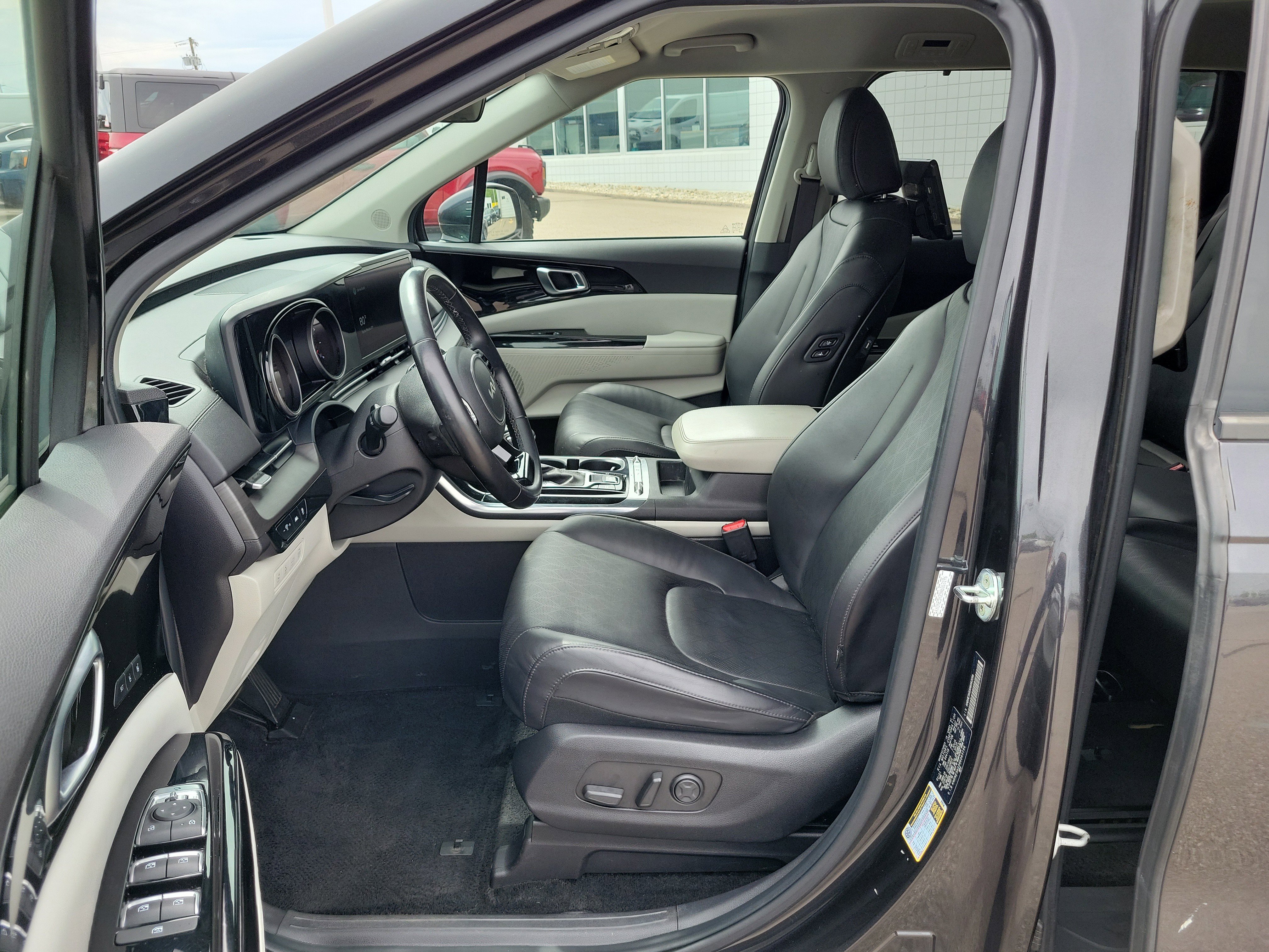 Used 2022 Kia Carnival SX FWD image 16
