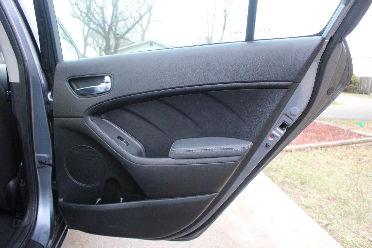 Used 2017 Kia Forte S w/ S Technology Package image 32