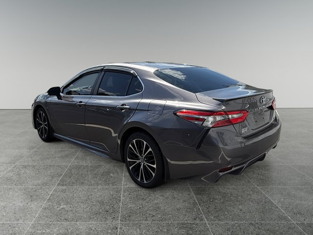 Used 2018 Toyota Camry SE w/ Moonroof Package FWD image 3